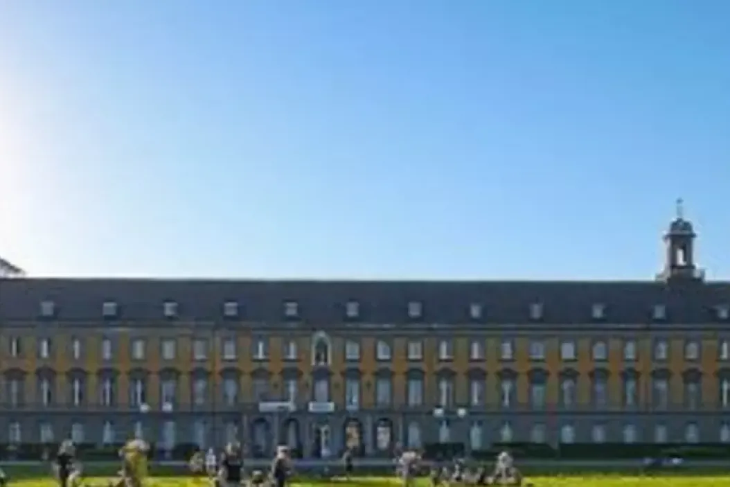 Hofgarten und Hofgebäude Campus Universität Bonn