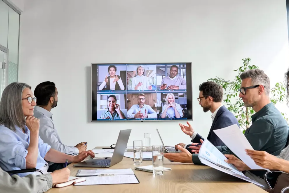 knigge-onlinemeeting-hybrid_adobestock_449752328_0