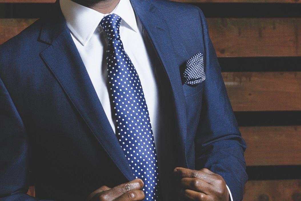 business-suit-690048_1920