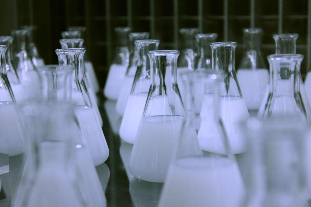 flasks-606612_1920
