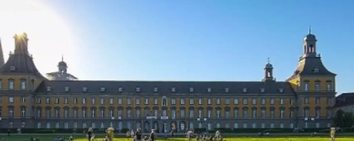 Hofgarten und Hofgebäude Campus Universität Bonn