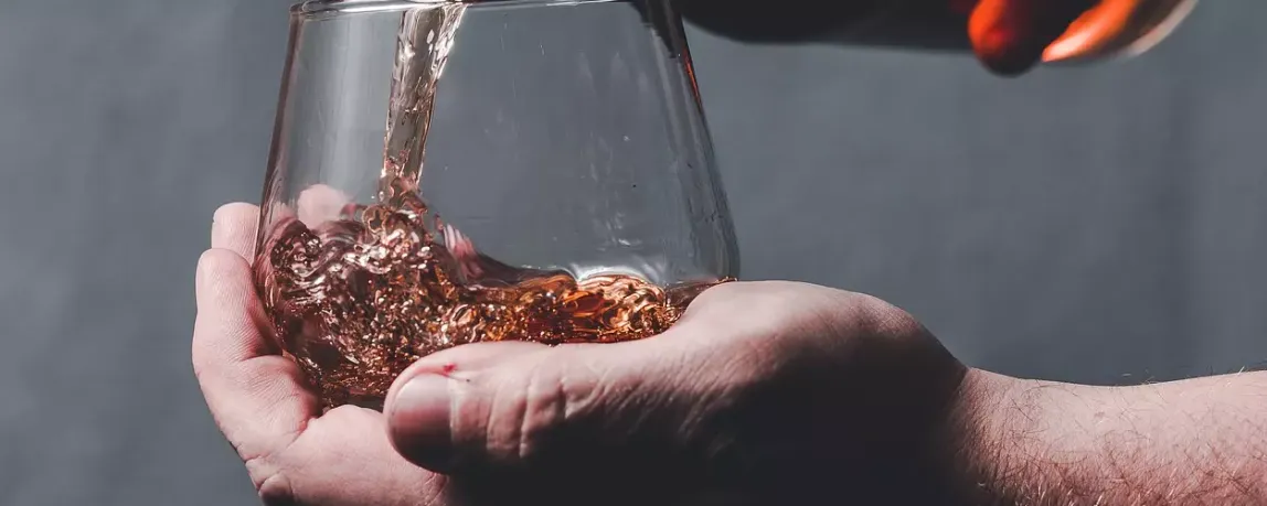 Berufsbild Brenner - Whiskey, Gin und Alkohol brennen