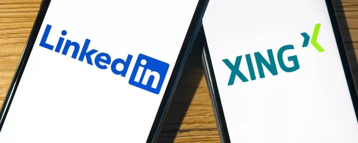 Logos von LinkedIn und Xing werden auf zwei Smartphones angezeigt
