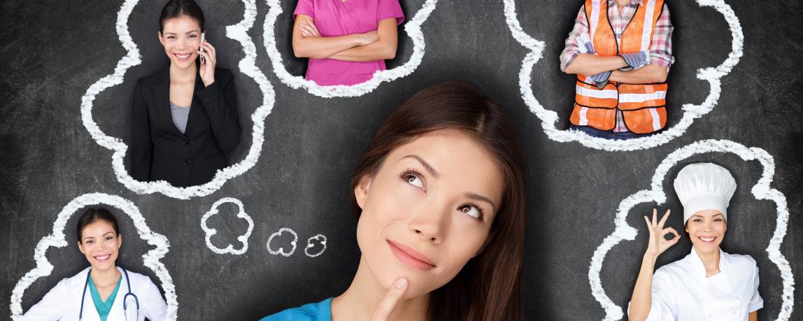 Berufsorientierung: Ein Mädchen denkt über verschiedene Karrieremöglichkeiten nach