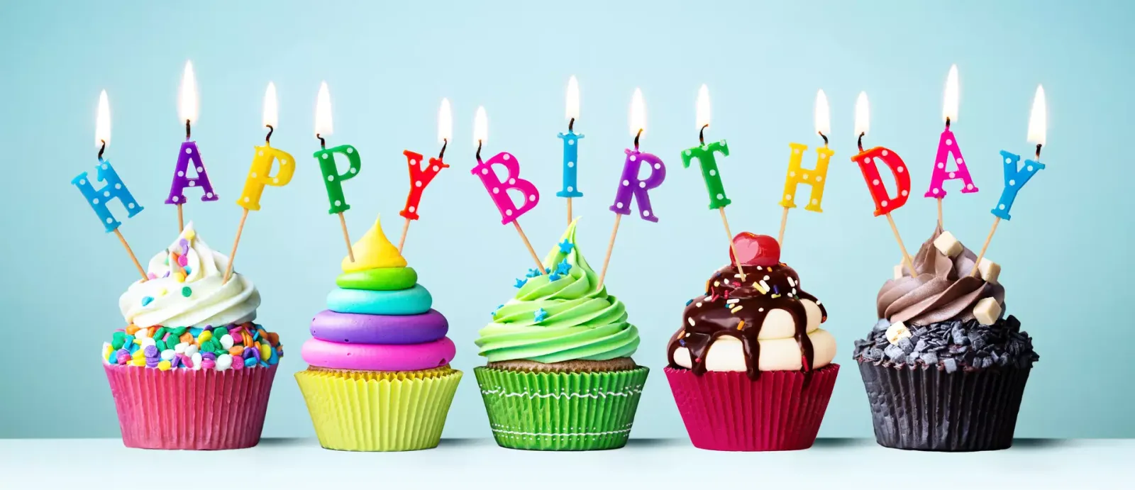 geburtstag-im-buro-adobestock_269196580