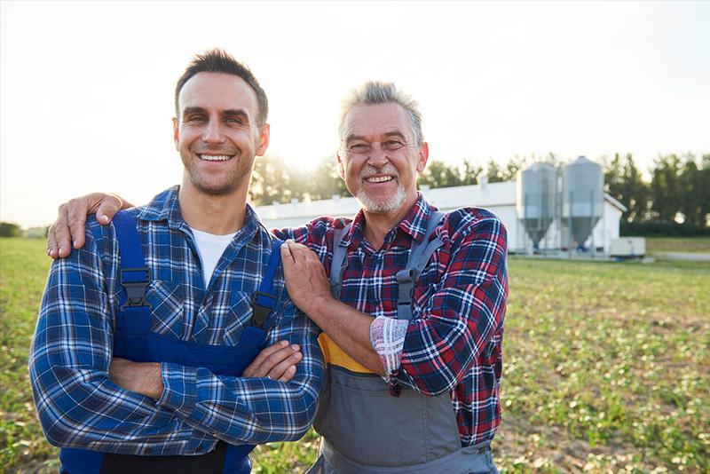 hofuebergabe-generationen-vater-sohn