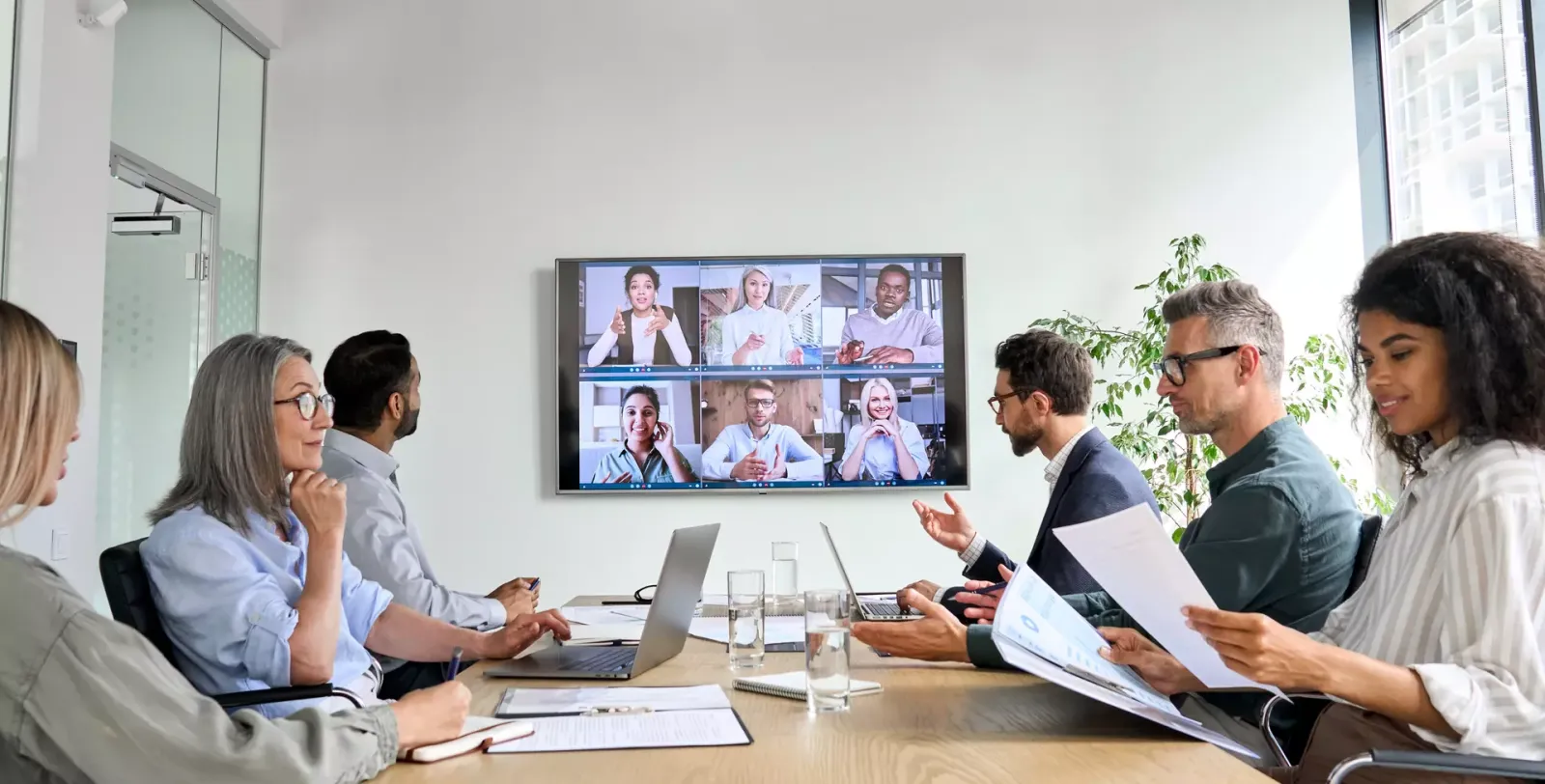 knigge-onlinemeeting-hybrid_adobestock_449752328_0